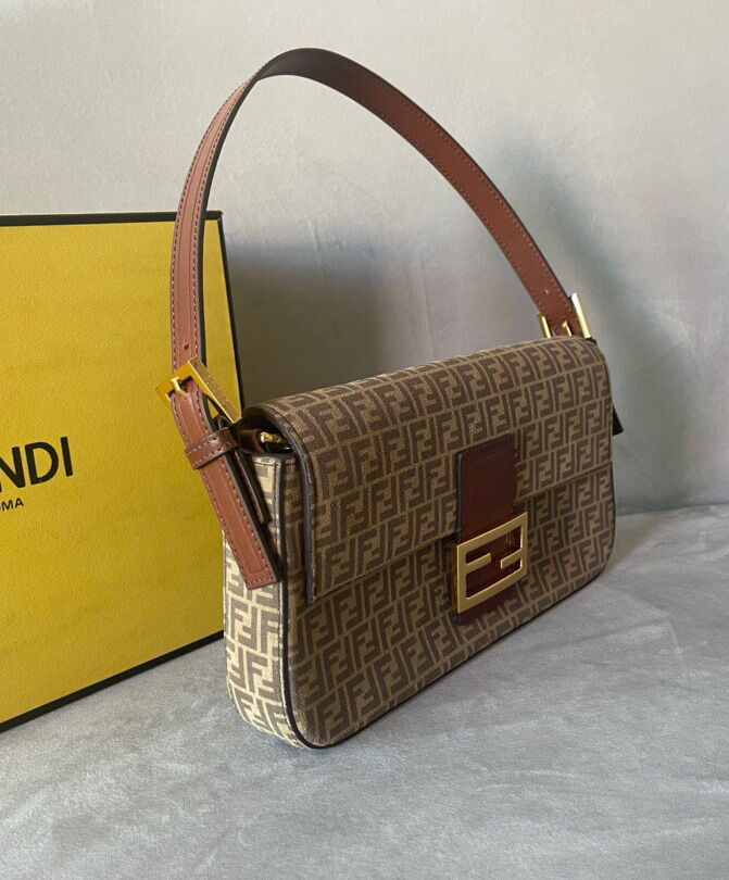 Fendi Baguette 1997 Handbag 8BR792 Coffee